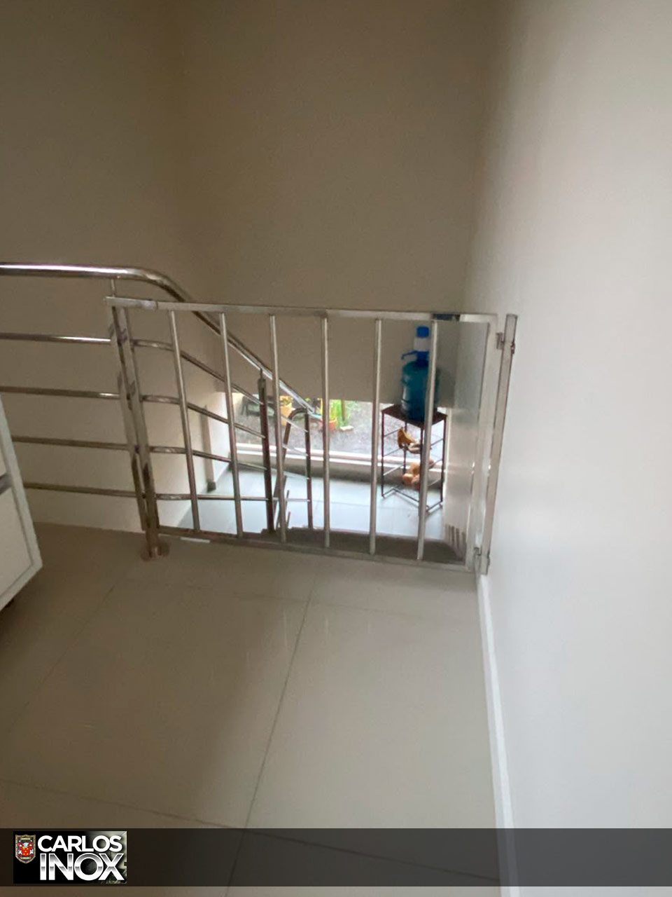Rampa industrial com guarda-corpo duplo